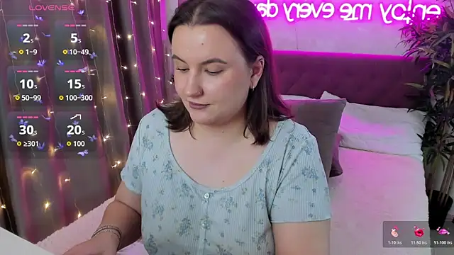 FeralPeach live sex cam