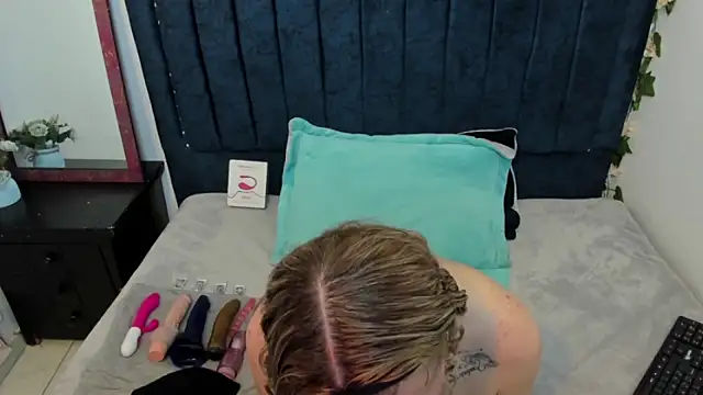 alaha_evans's cam snapshot