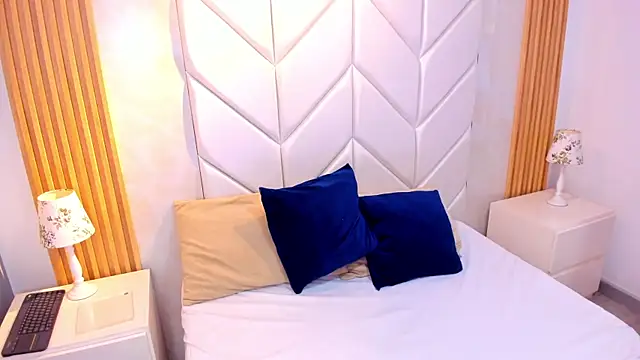 EmmaBrantt's cam snapshot