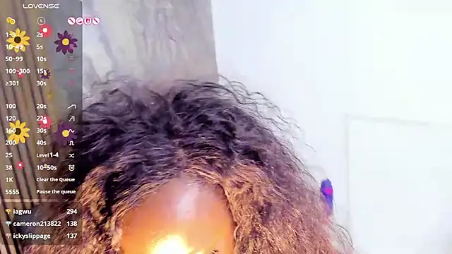 LauraSaenz01's cam snapshot