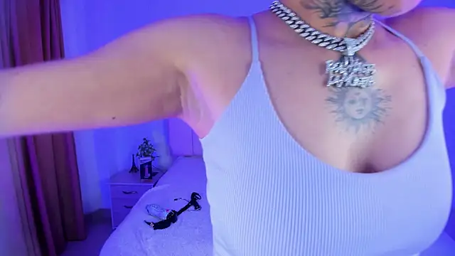 Gyal_8_'s cam snapshot