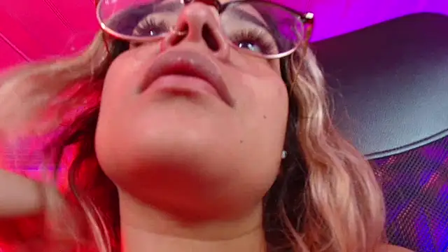 Olivia_Fox69's cam snapshot