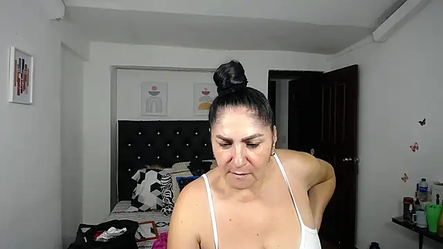 mature_bigboobs10's cam snapshot