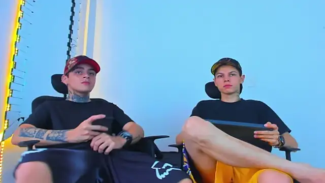 HOT_boy2025's cam snapshot