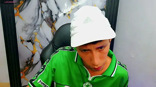 The_latin_boy's cam snapshot