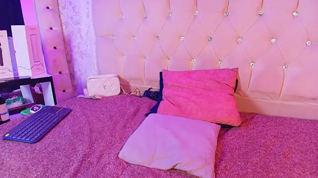 Strella_ferrera live sex cam