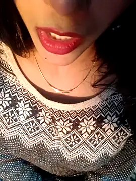 Yours-Zeenat's cam snapshot