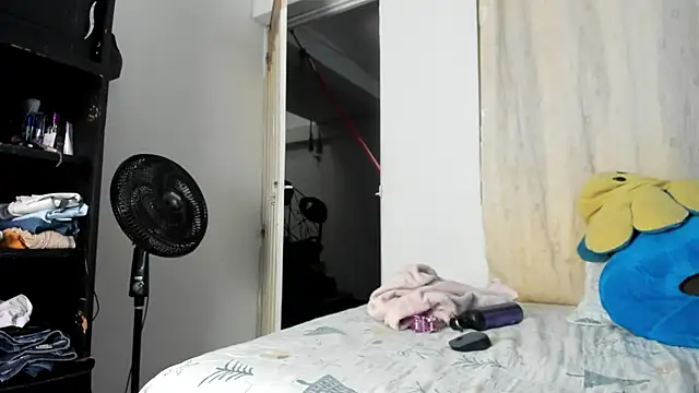 BlowMommy_'s cam snapshot