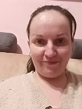 BustyLadyAlma live sex cam