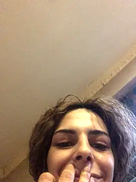 WhiTEChocOlaTE23's cam snapshot