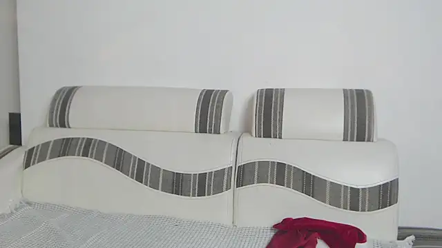 SuziiLove live sex cam