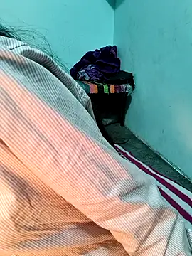 Yours-Zeenat's cam snapshot