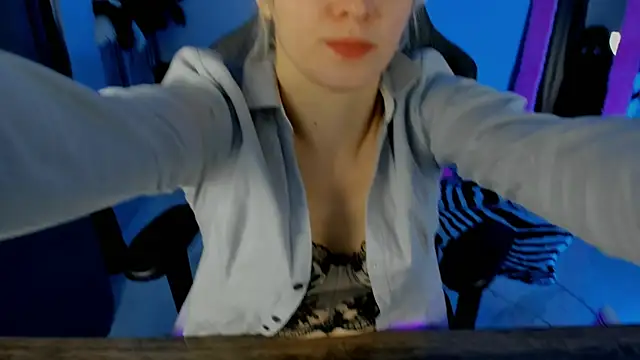 BethanyCloud's cam snapshot