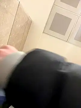 RiriRoseey live sex cam