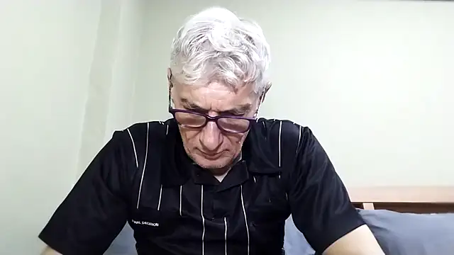 BIGUNCUTHARDCOCK live sex cam