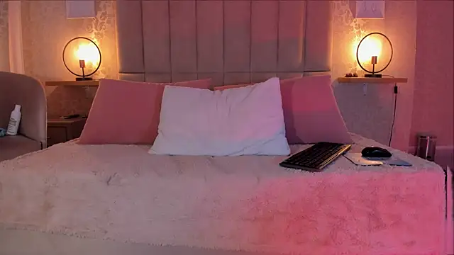 Zoewhitte's cam snapshot