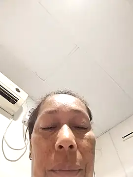 Naomi-Mature's cam snapshot