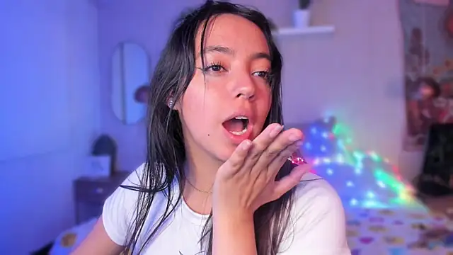 Laraa_Rouss_'s cam snapshot