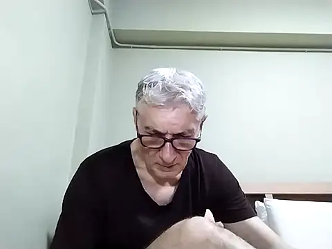 BIGUNCUTHARDCOCK live sex cam