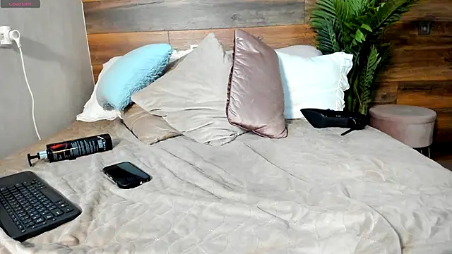 Alizee_Felidae's cam snapshot