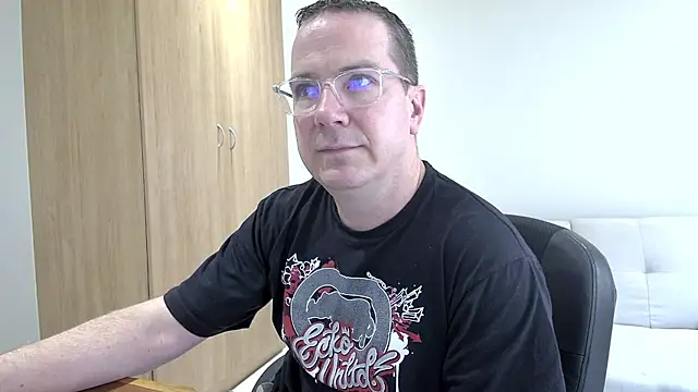 BrettJ81 live sex cam