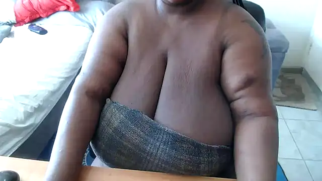 BIG_BOOBS_ASS_QEEN's cam snapshot