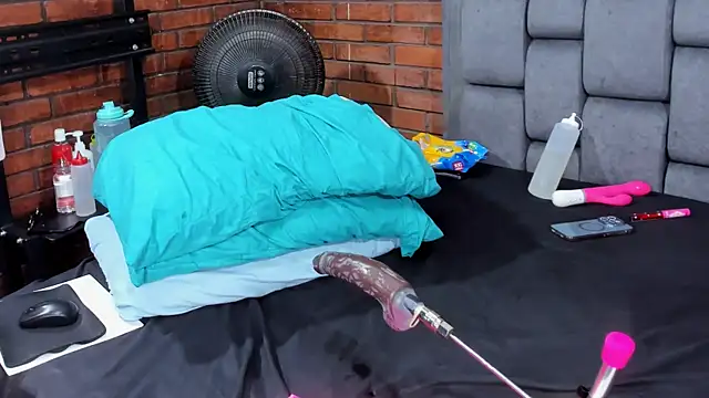 Couple_Gold69's cam snapshot