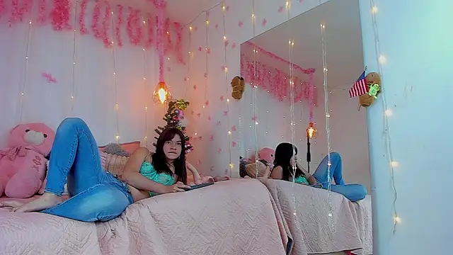 Lori_Evanss's cam snapshot