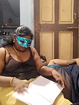 divyatamil143's cam snapshot