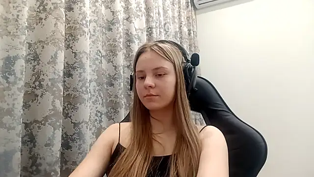 CrackShirker's cam snapshot