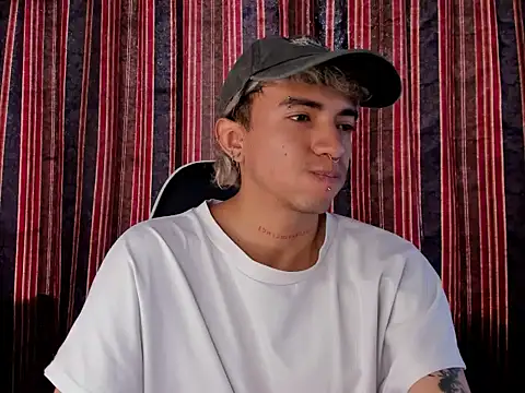 guynextdo0r's cam snapshot