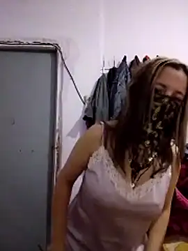 khoukhaarab's cam snapshot