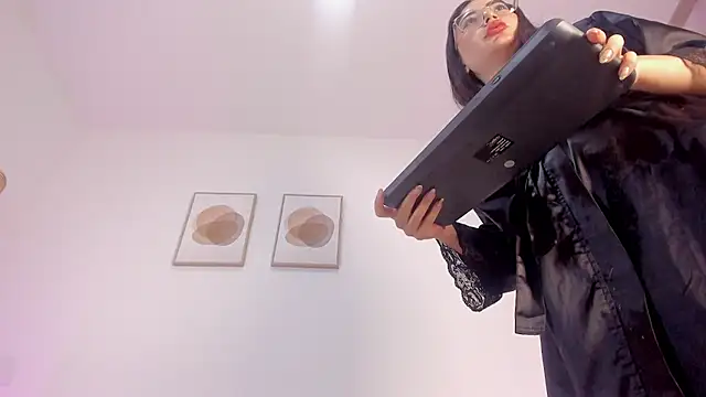 Mia_222 live sex cam