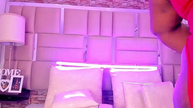 ShaniaBrownn live sex cam