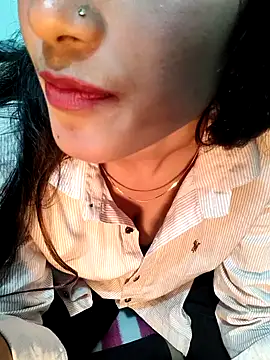 Yours-Zeenat's cam snapshot