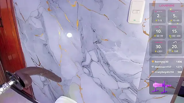 alana_glasses's cam snapshot