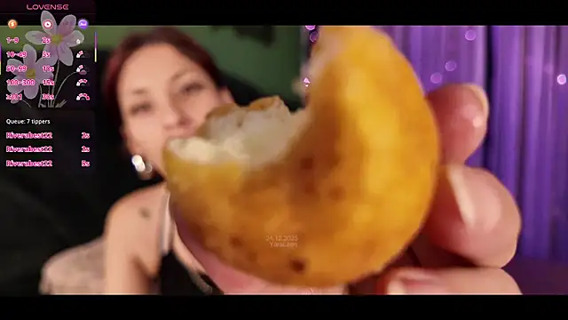 YaraLeon live sex cam