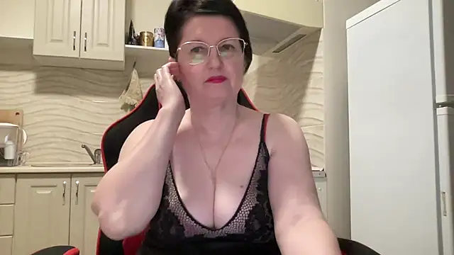 _HotMilfPussy_'s cam snapshot