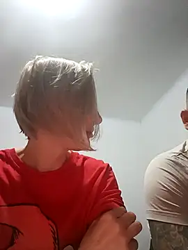 Aly-john1985's cam snapshot