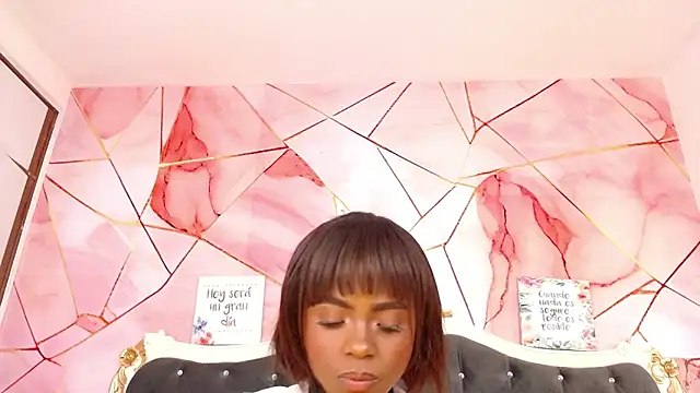 LindaBird's cam snapshot