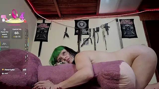 freyaa_sorcerees's cam snapshot