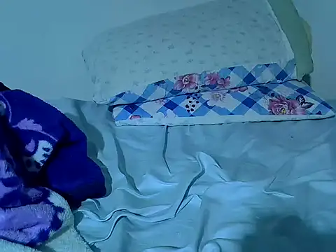 naughtycate_'s cam snapshot