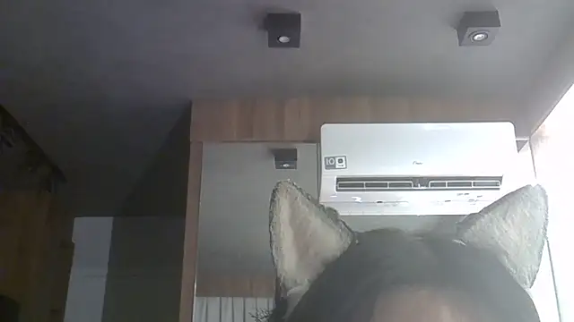 SkinnyKitten live sex cam