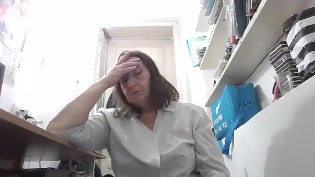 AnnaLive570's cam snapshot