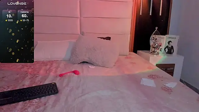 JuliMonroe19's cam snapshot