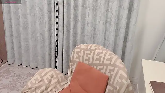 Eira-xue live sex cam