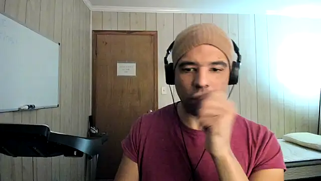 NaturalBeautyQueen live sex cam