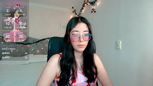 emmalove_doll's cam snapshot