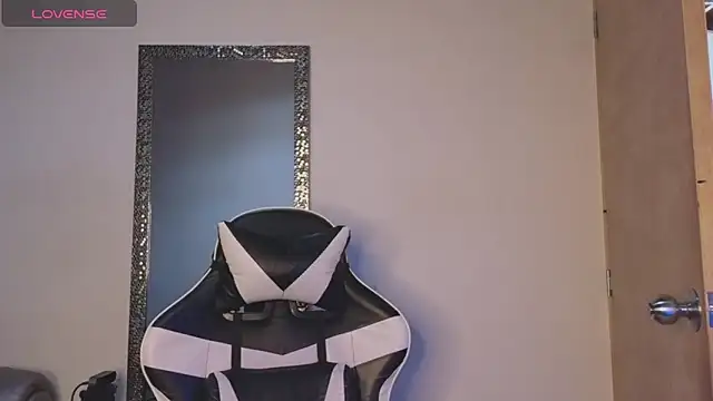 Ades_Lowe live sex cam