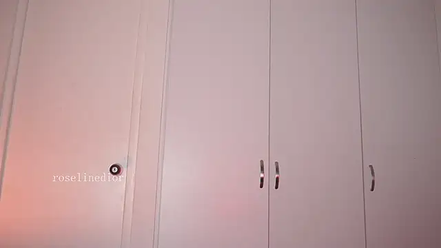 roselinedior live sex cam